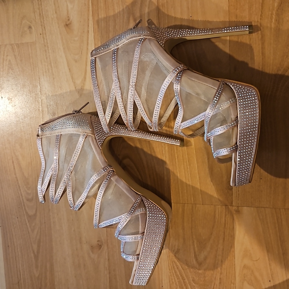Steve Madden Platiform High Heels